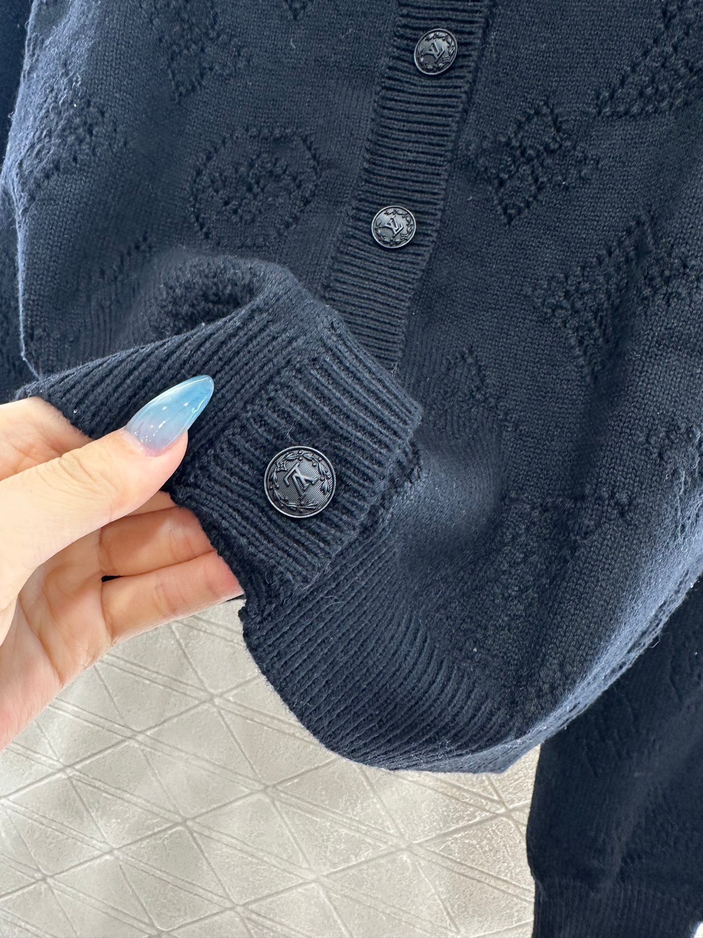 L 25 Openwork Knit Crew Neck Wool and Cashmere Cardigan