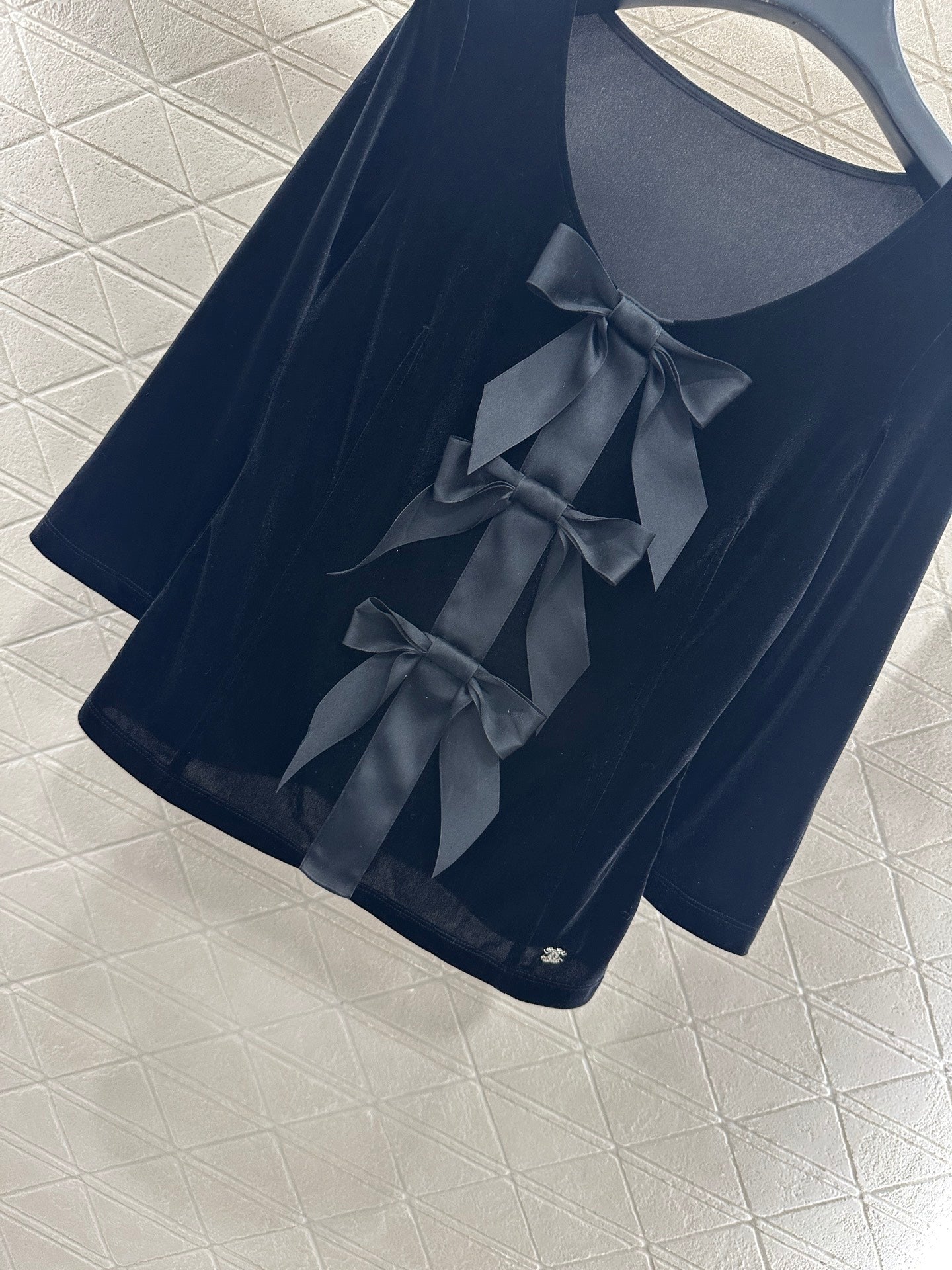 C 25 Sweetheart Neck Bow Tie Mid-Sleeve Top