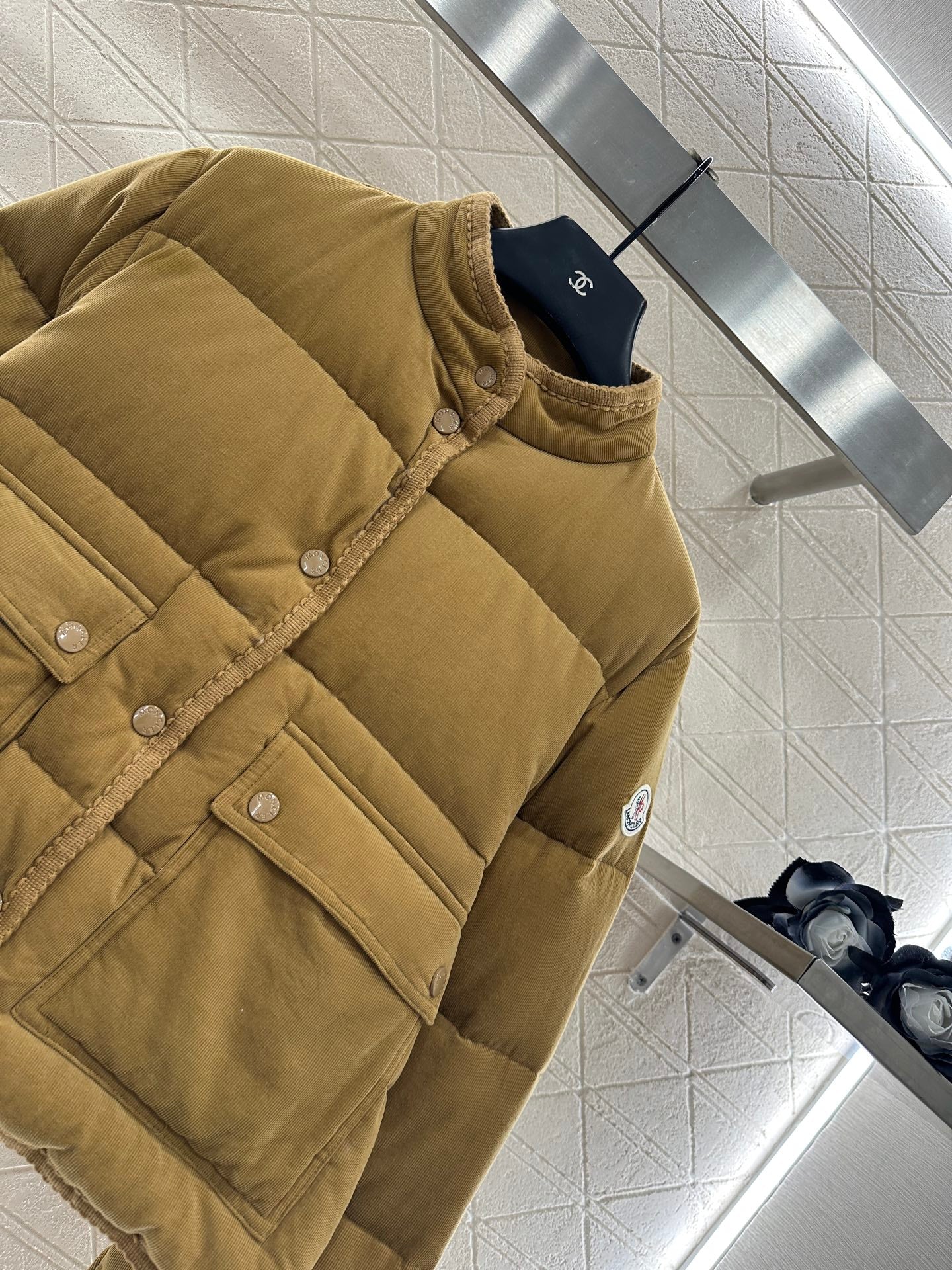 Mon 25 Rectangular embossed stand collar down jacket