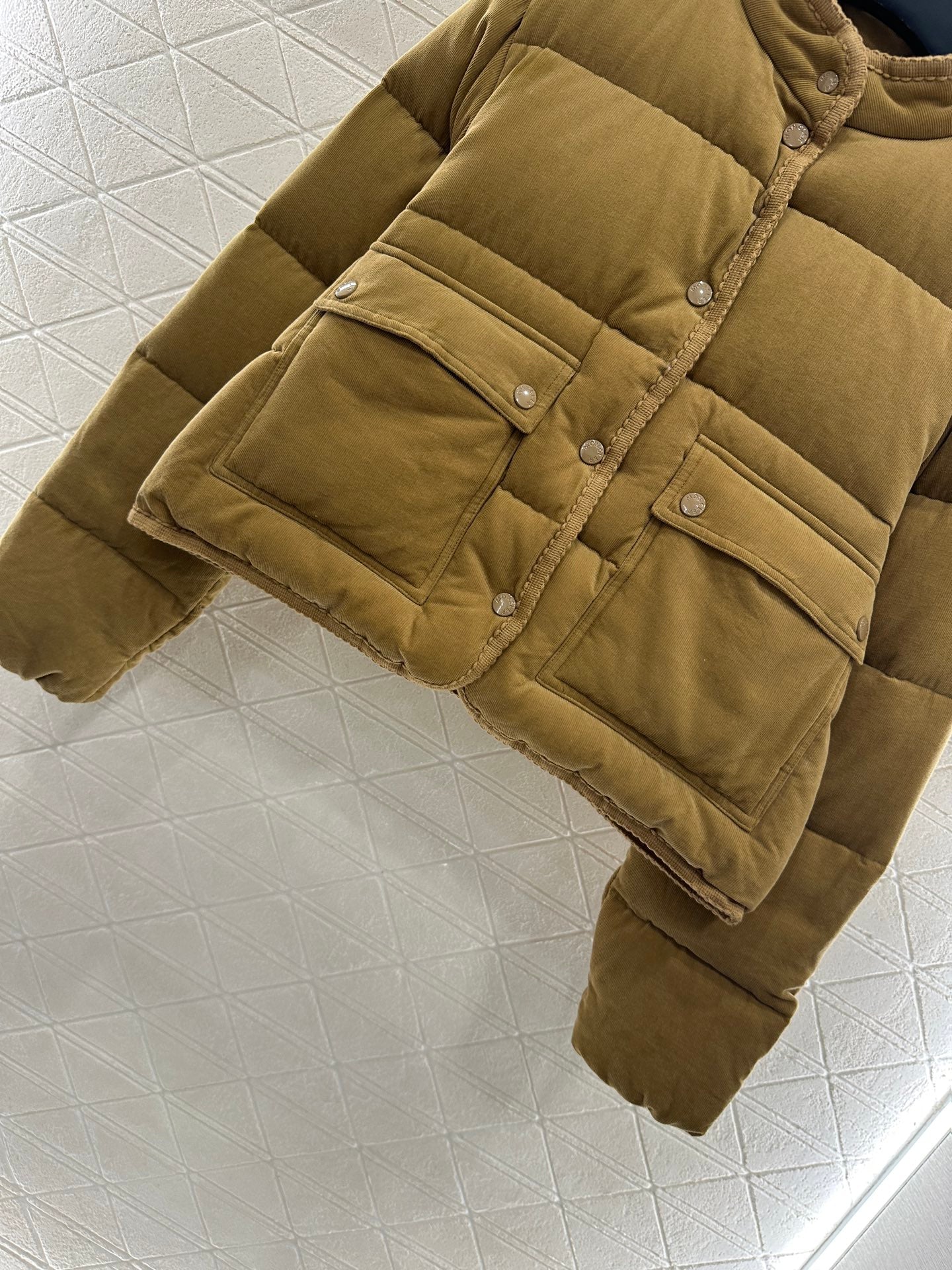 Mon 25 Rectangular embossed stand collar down jacket