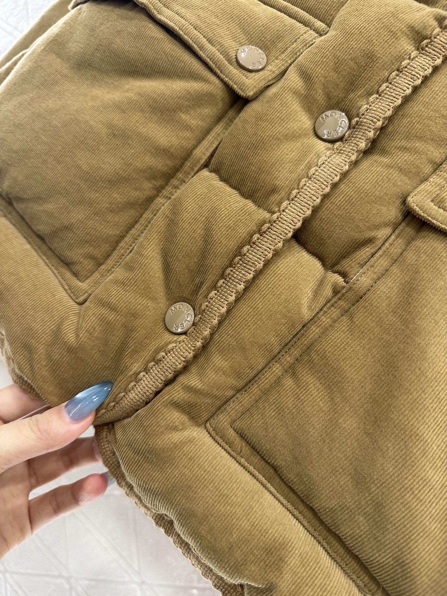 Mon 25 Rectangular embossed stand collar down jacket