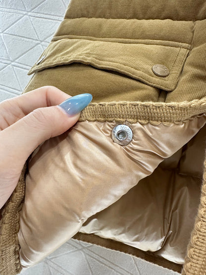 Mon 25 Rectangular embossed stand collar down jacket