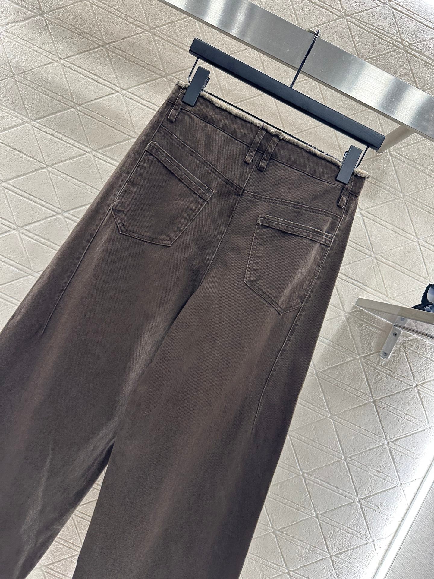 Lo 25 Raw-edge logo denim trousers(blue/brown)