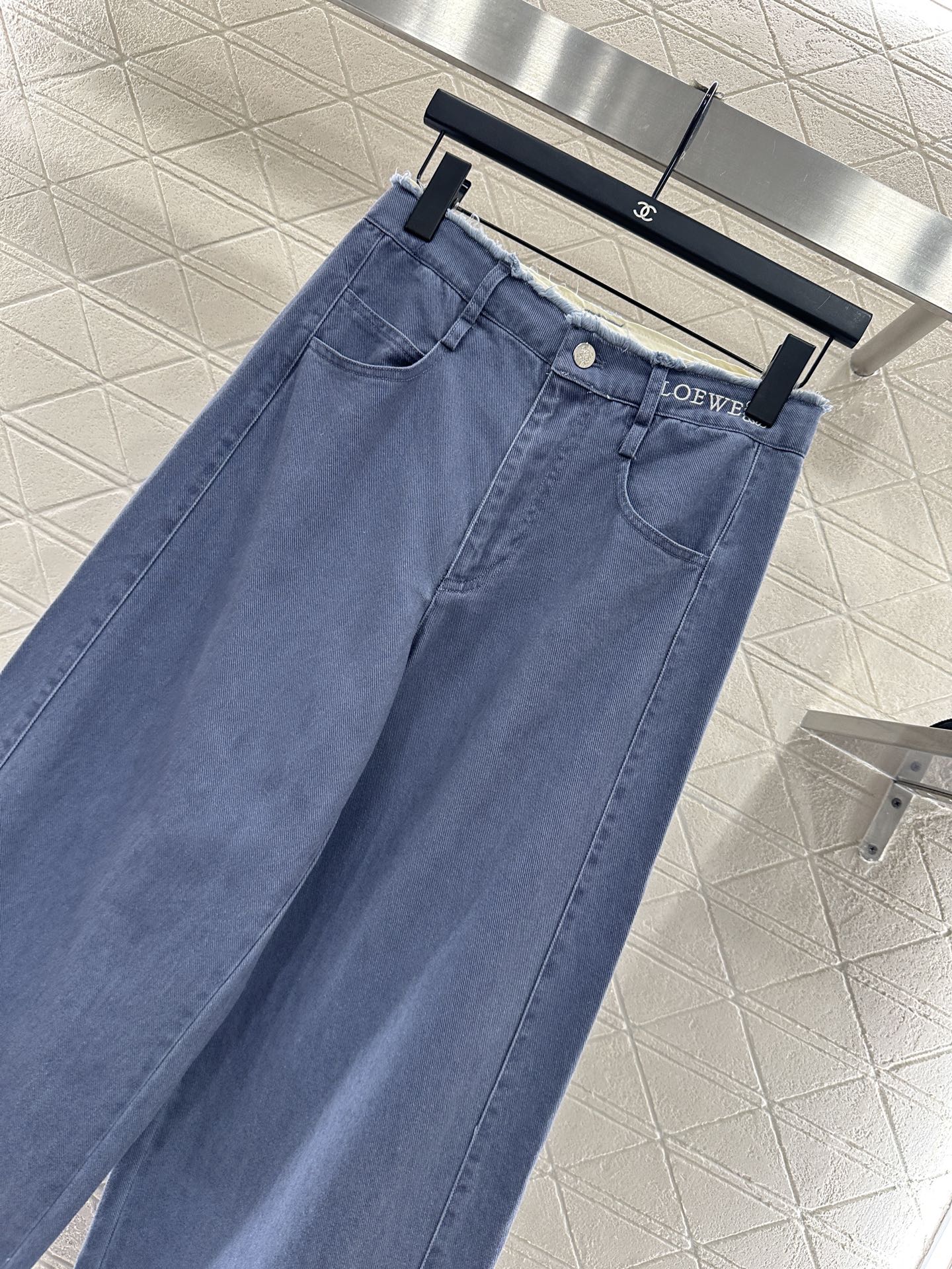 Lo 25 Raw-edge logo denim trousers(blue/brown)