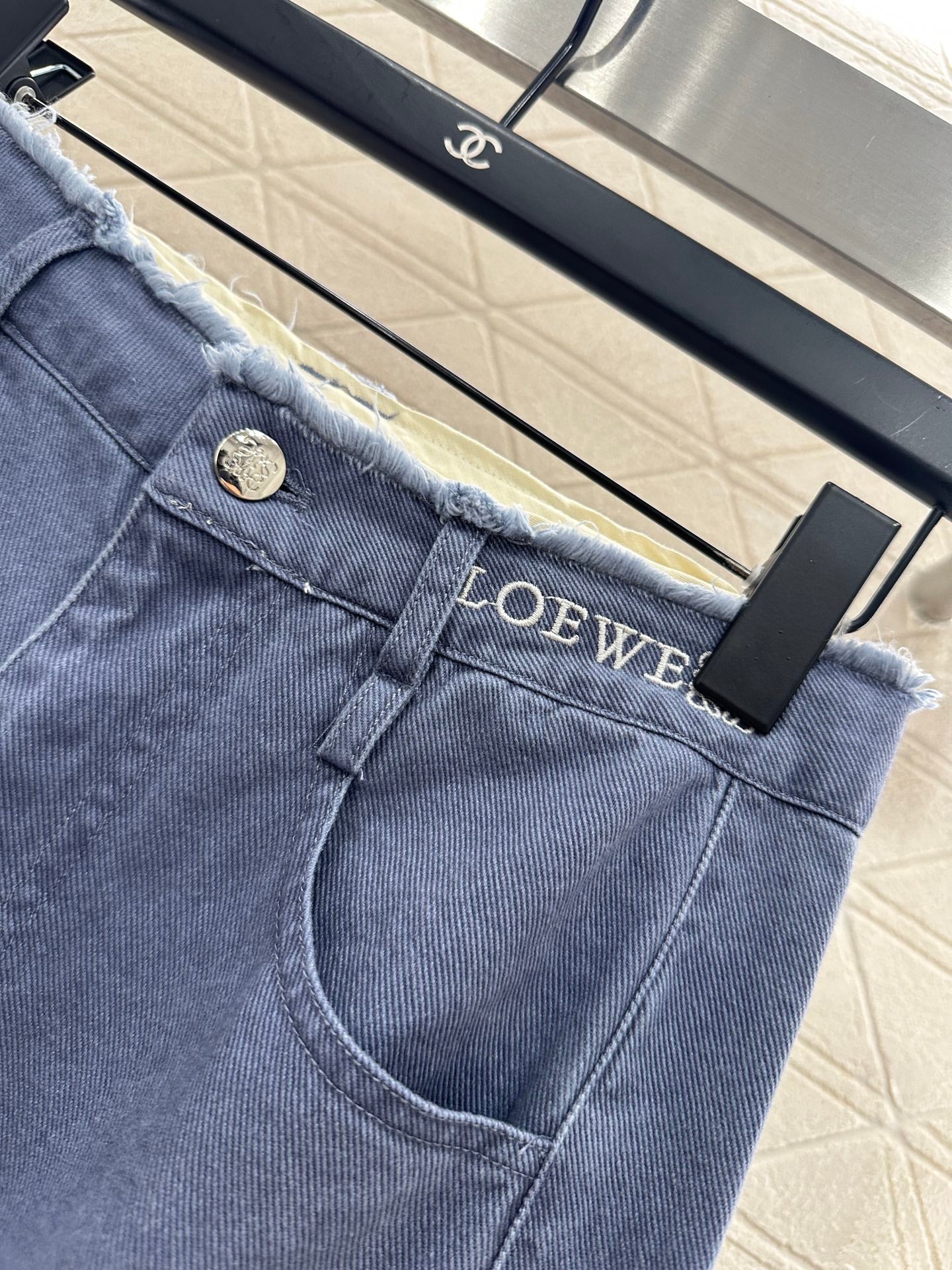 Lo 25 Raw-edge logo denim trousers(blue/brown)
