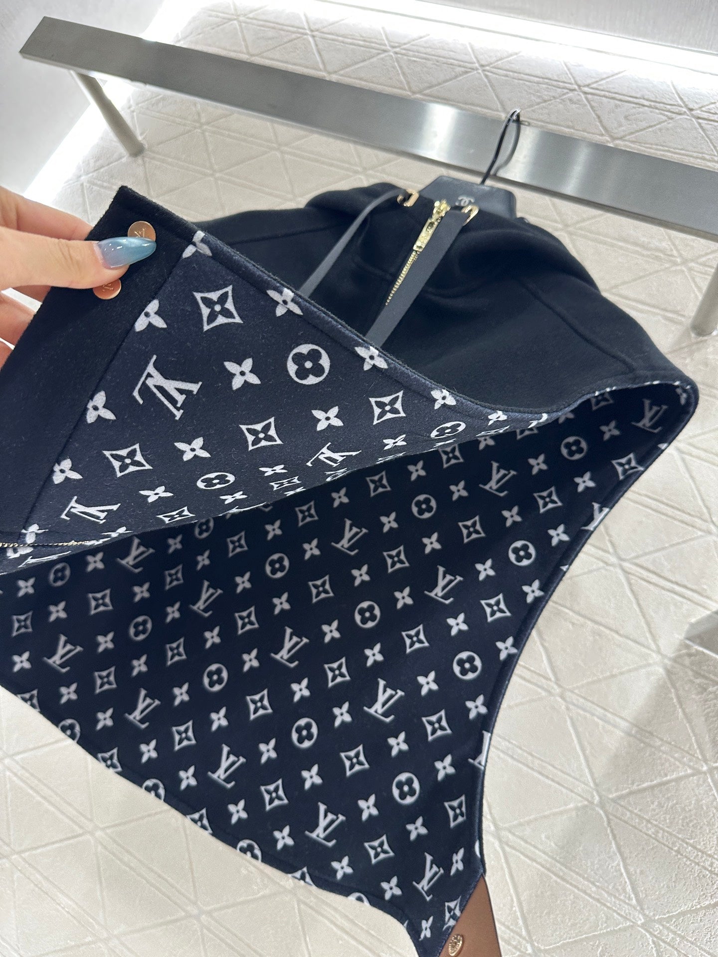 L 25 Hooded printed woolen camisole vest