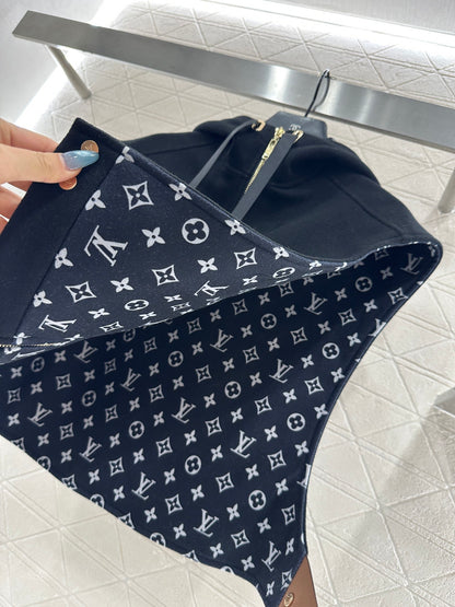 L 25 Hooded printed woolen camisole vest