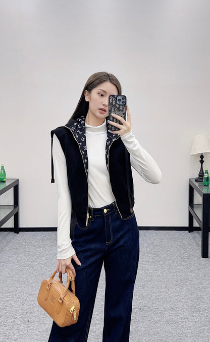 L 25 Hooded printed woolen camisole vest