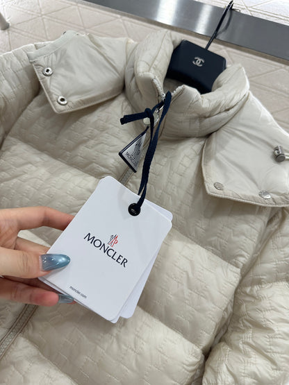Mon 25 Hooded down jacket