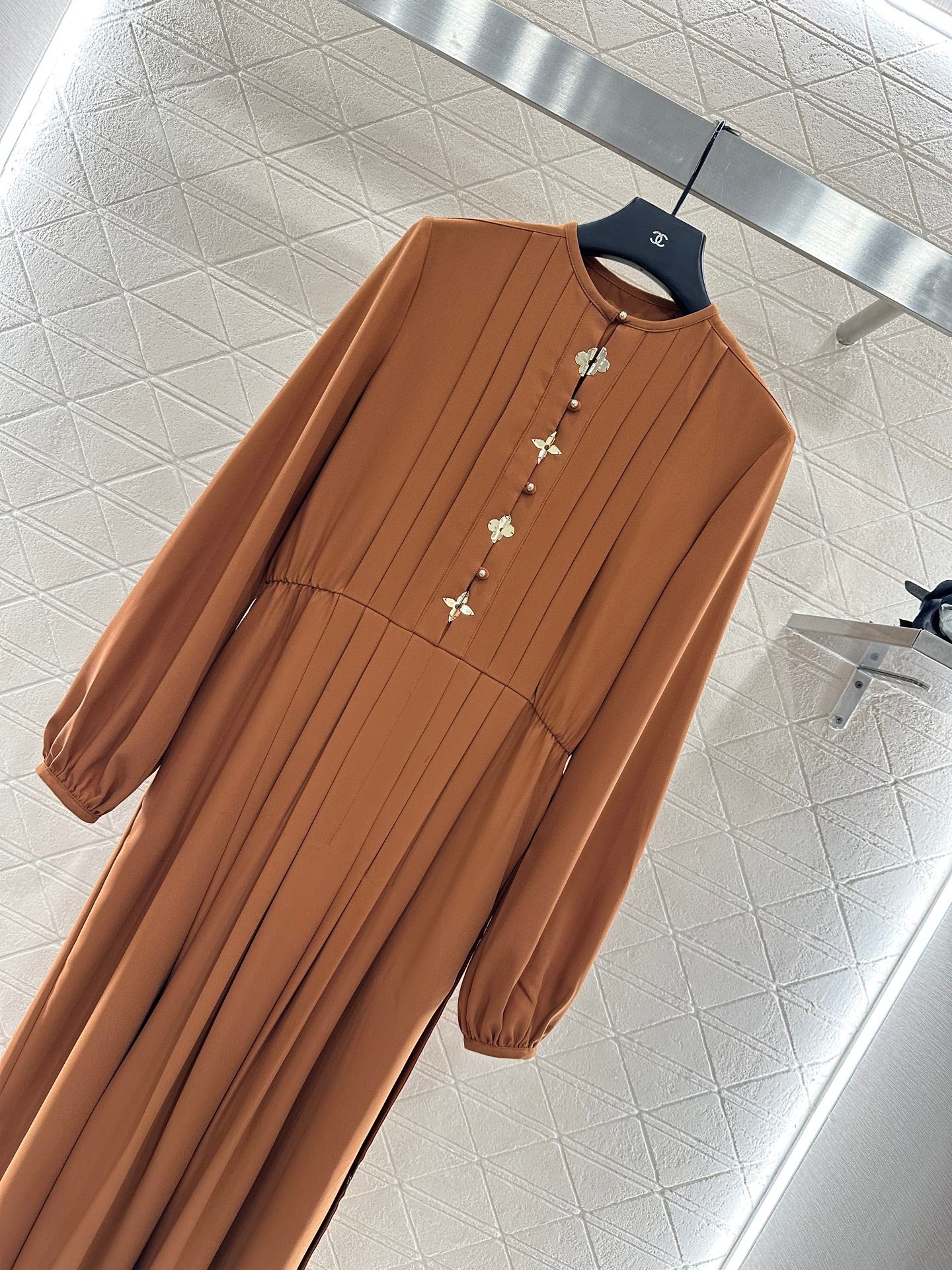 L 25 Clover pleated dress