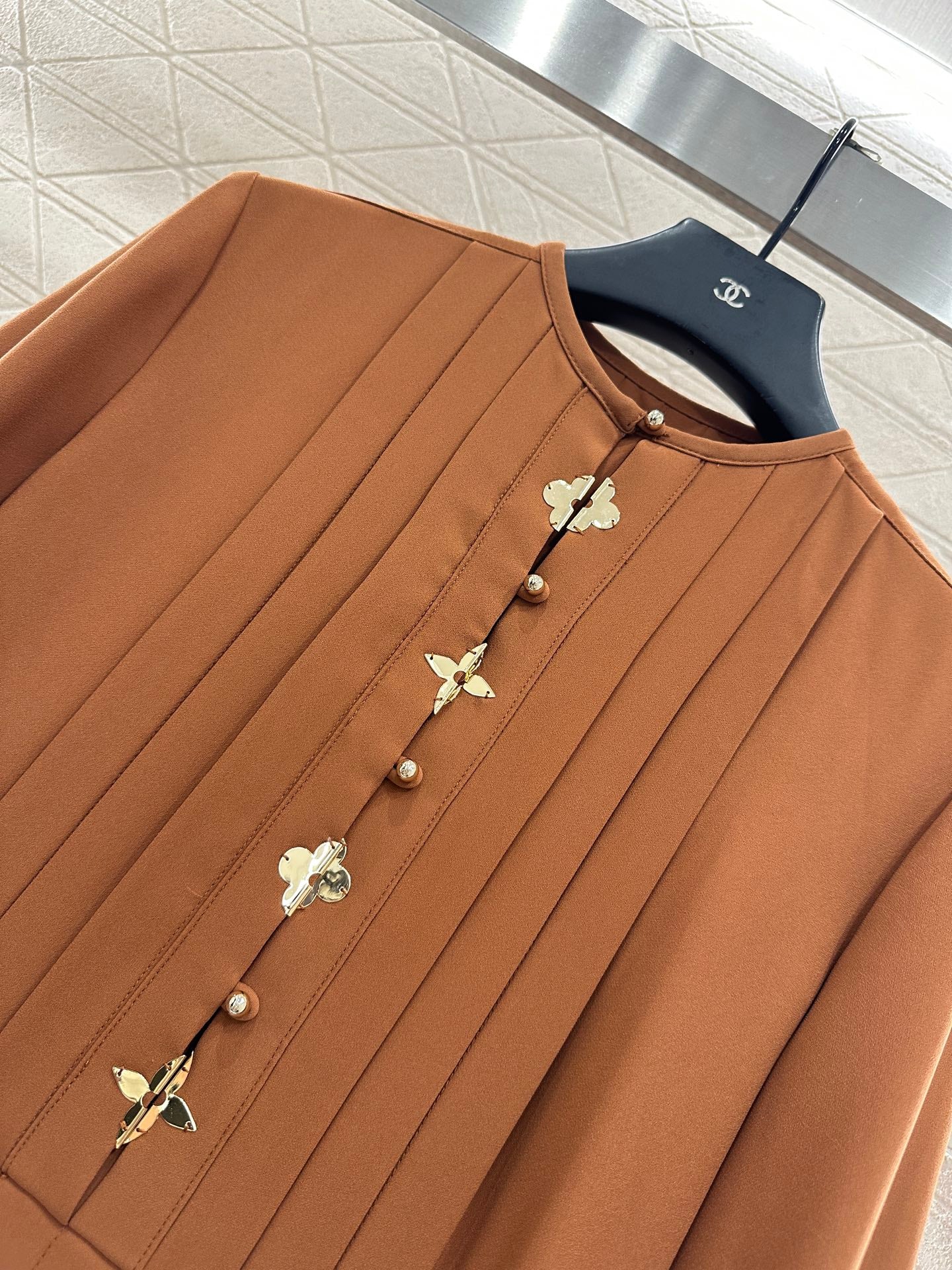 L 25 Clover pleated dress