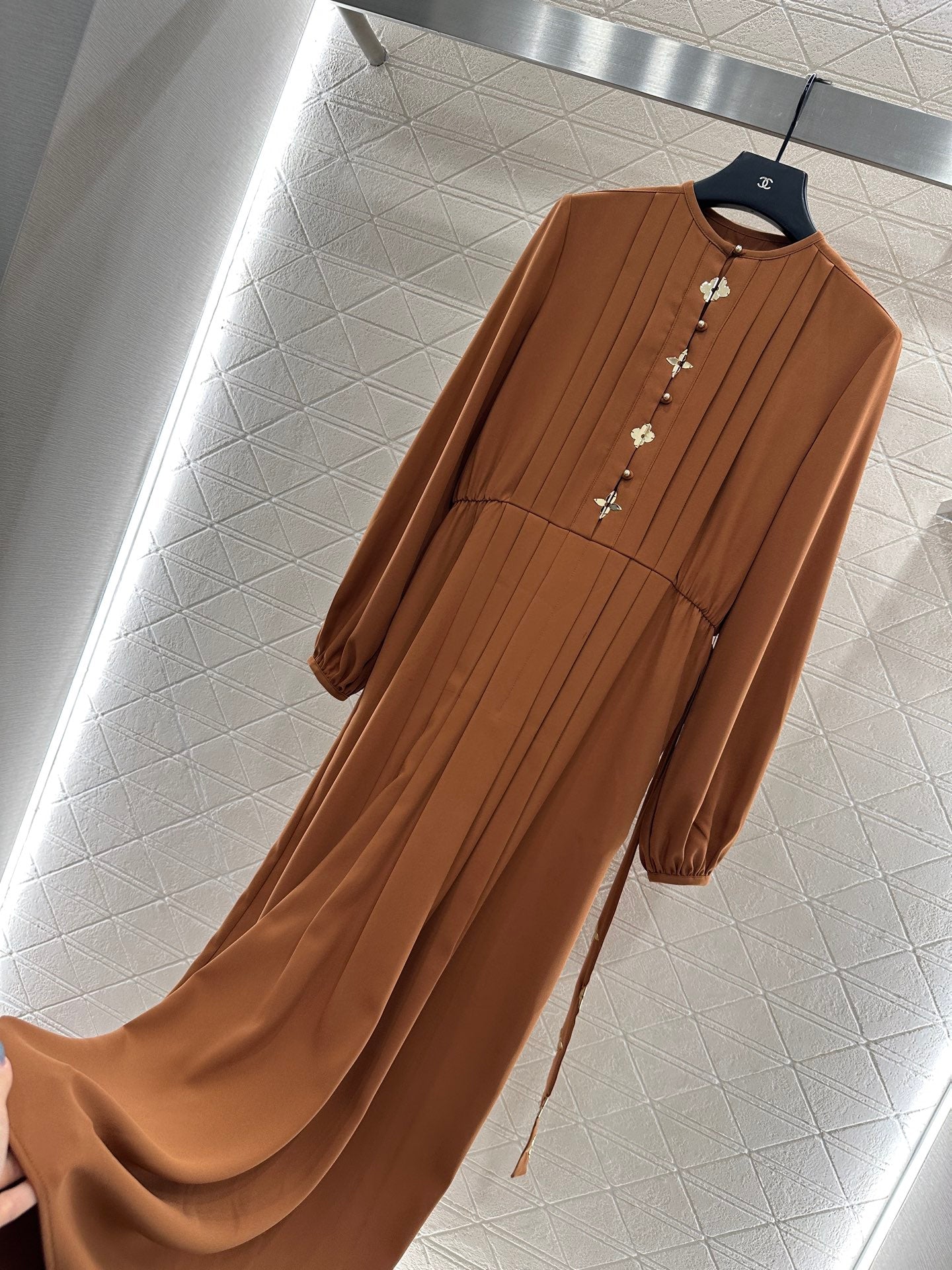 L 25 Clover pleated dress