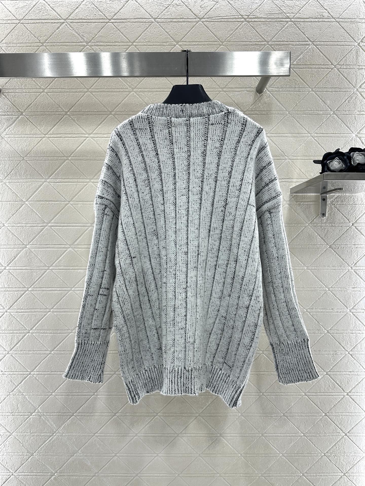C 25 Plush knitted cardigan