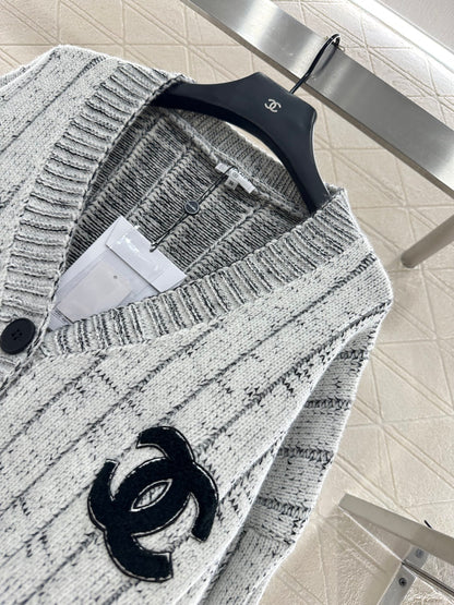 C 25 Plush knitted cardigan