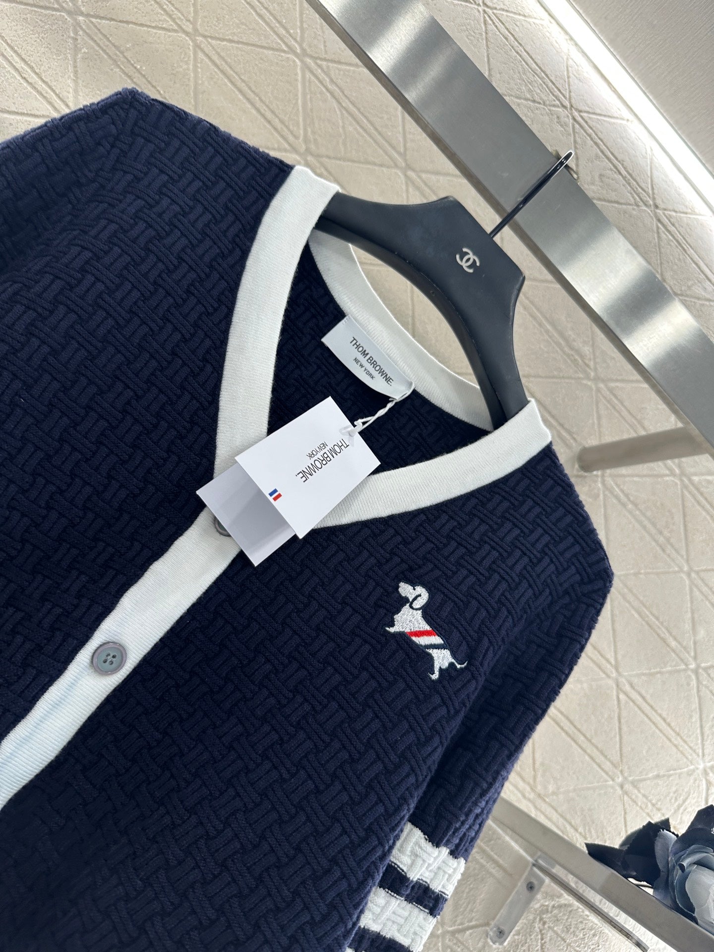 Th 25 Knitted contrasting knitted wool cardigan