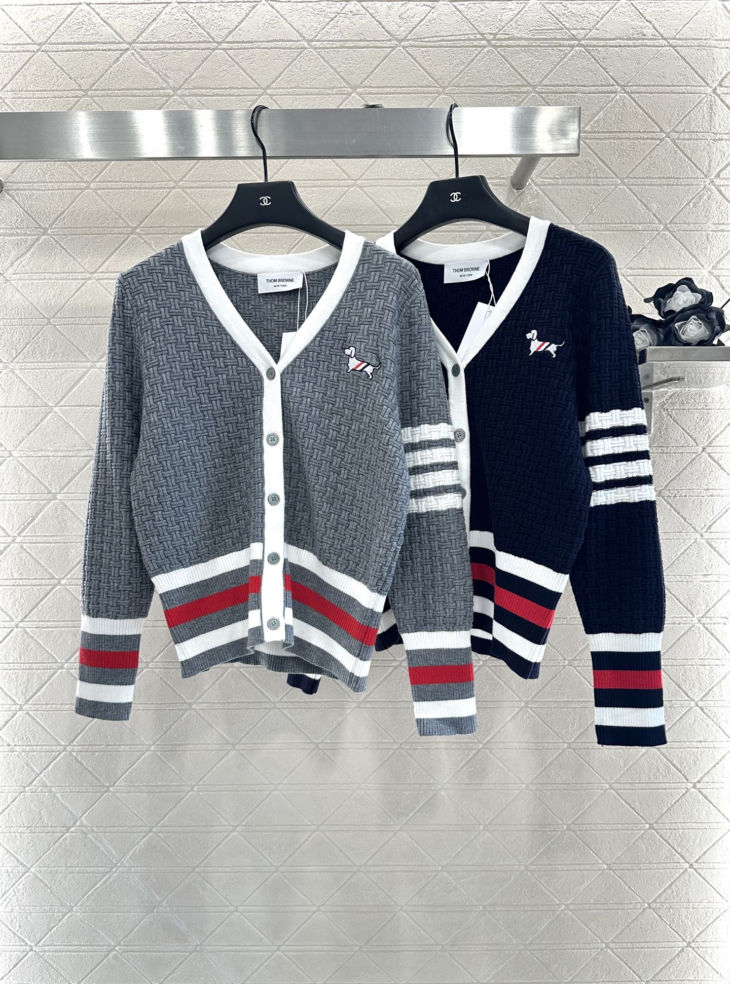 Th 25 Knitted contrasting knitted wool cardigan