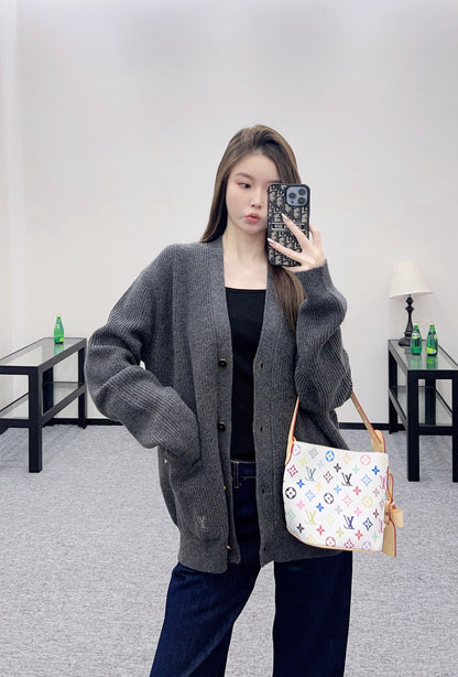 L 25 Alphabet Embroidered Pocket Knitted Cashmere Cardigan