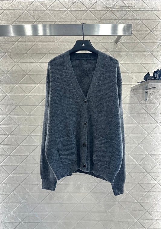 L 25 Alphabet Embroidered Pocket Knitted Cashmere Cardigan
