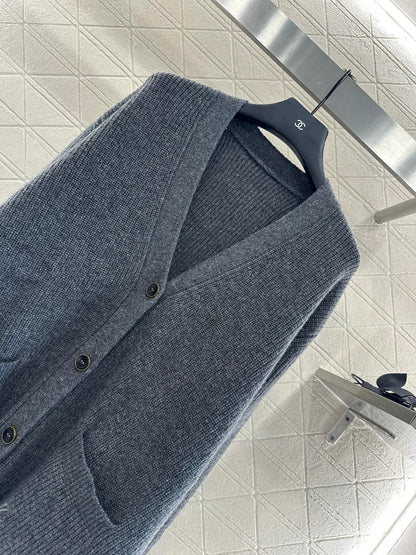 L 25 Alphabet Embroidered Pocket Knitted Cashmere Cardigan