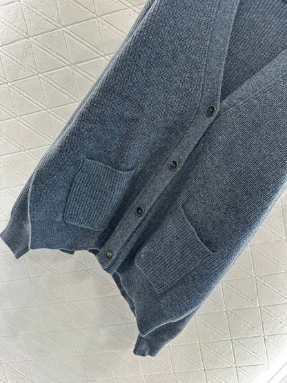 L 25 Alphabet Embroidered Pocket Knitted Cashmere Cardigan