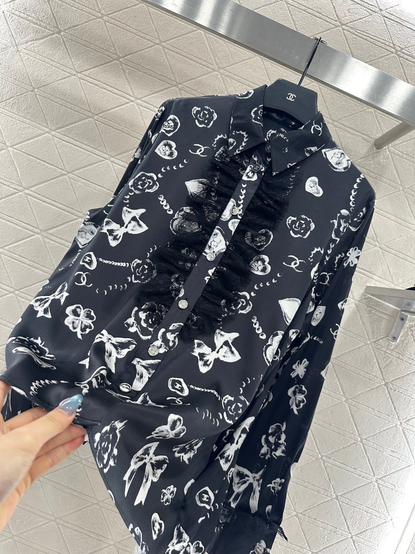 C 25 Letter stitch printed silk lace shirt