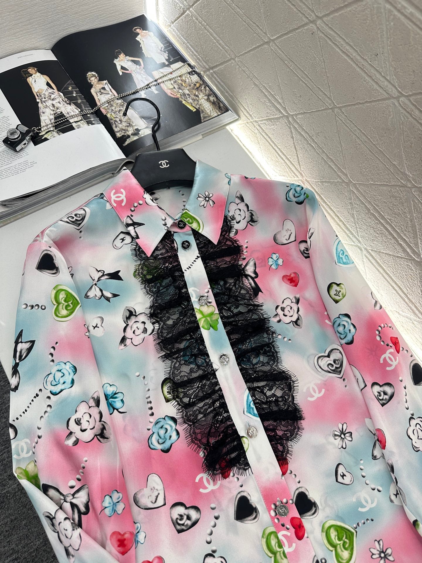 C 25 Letter stitch printed silk lace shirt