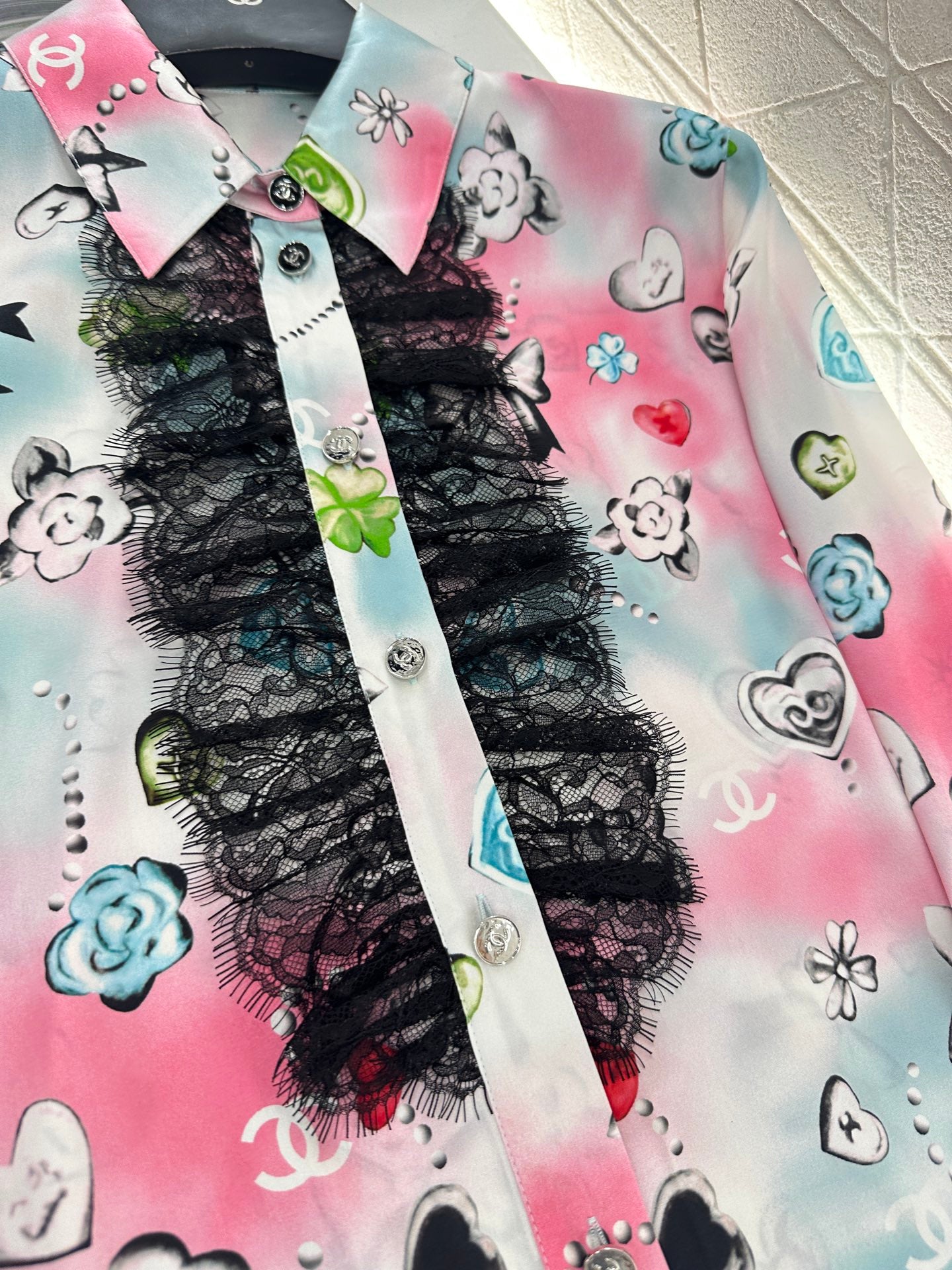 C 25 Letter stitch printed silk lace shirt