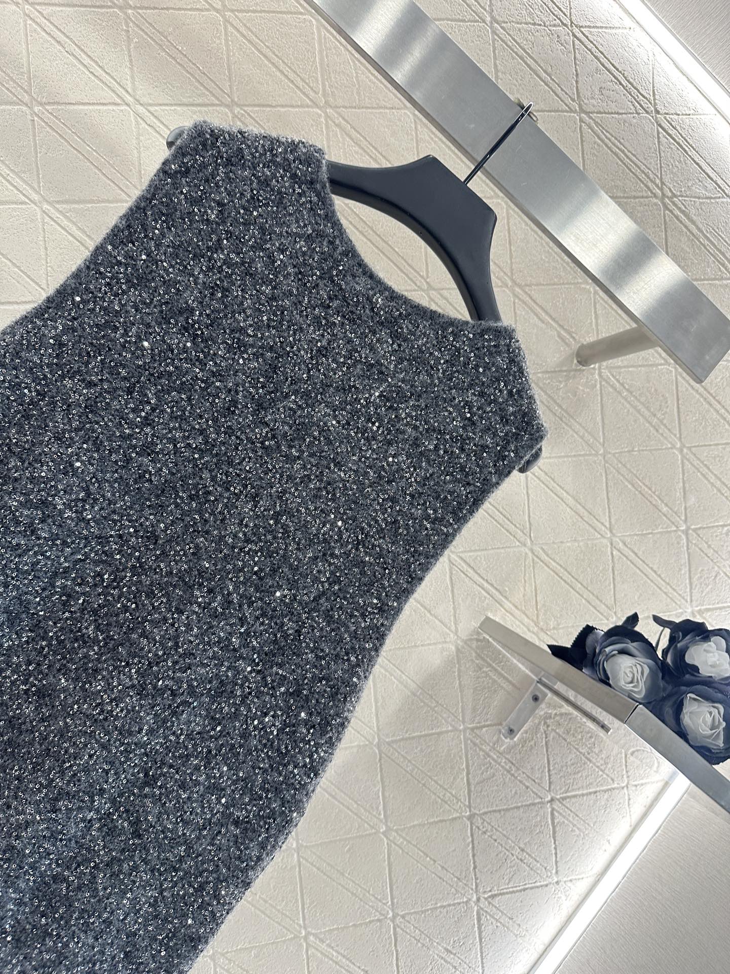C 25 Silver knit vest