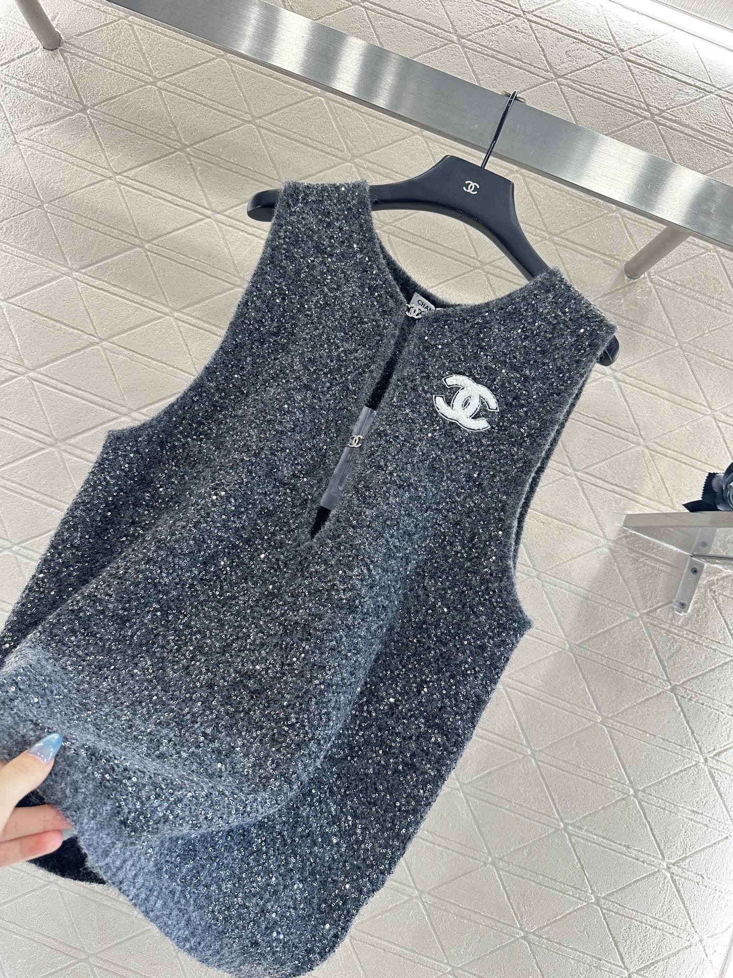 C 25 Silver knit vest