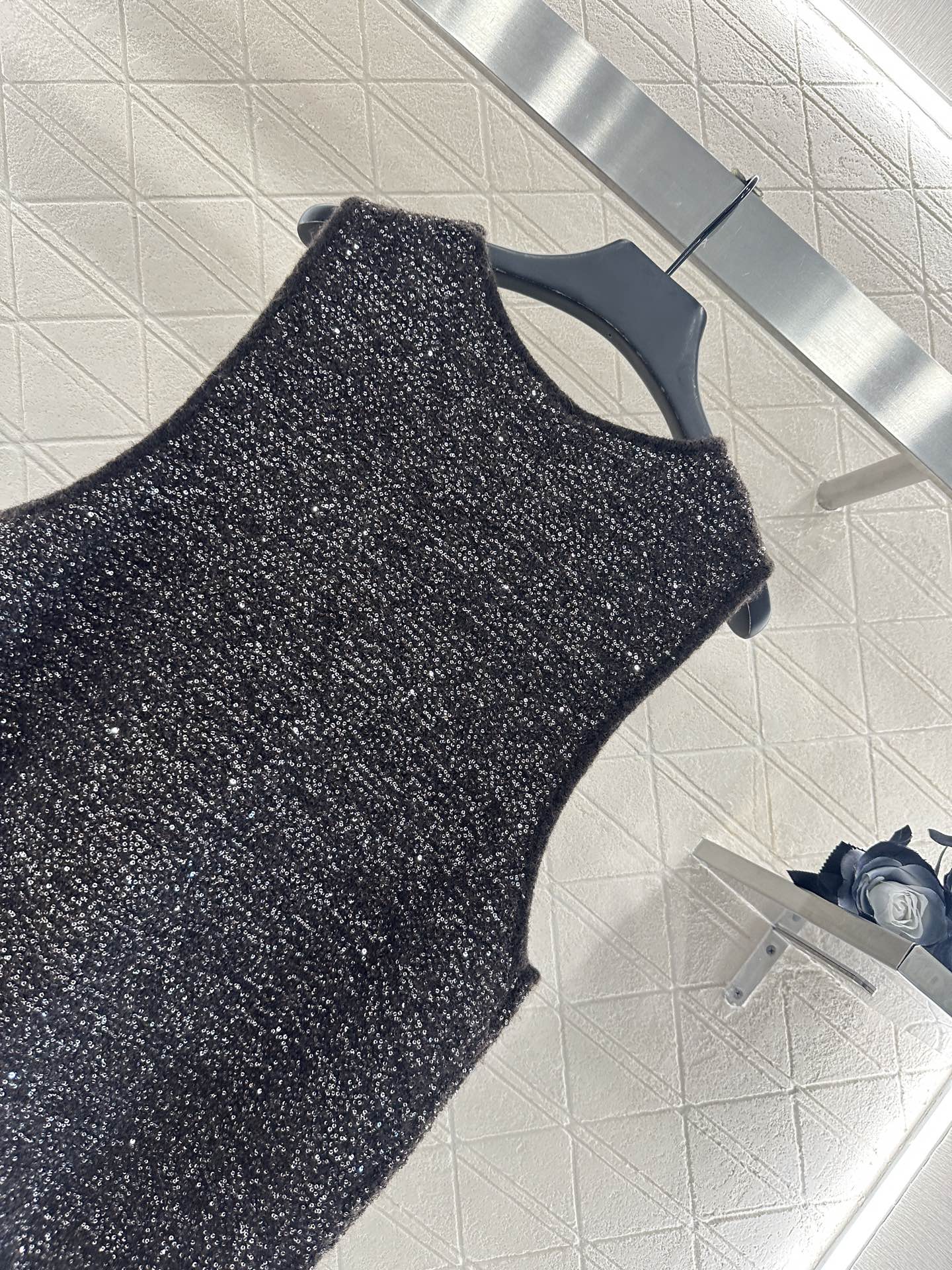C 25 Silver knit vest