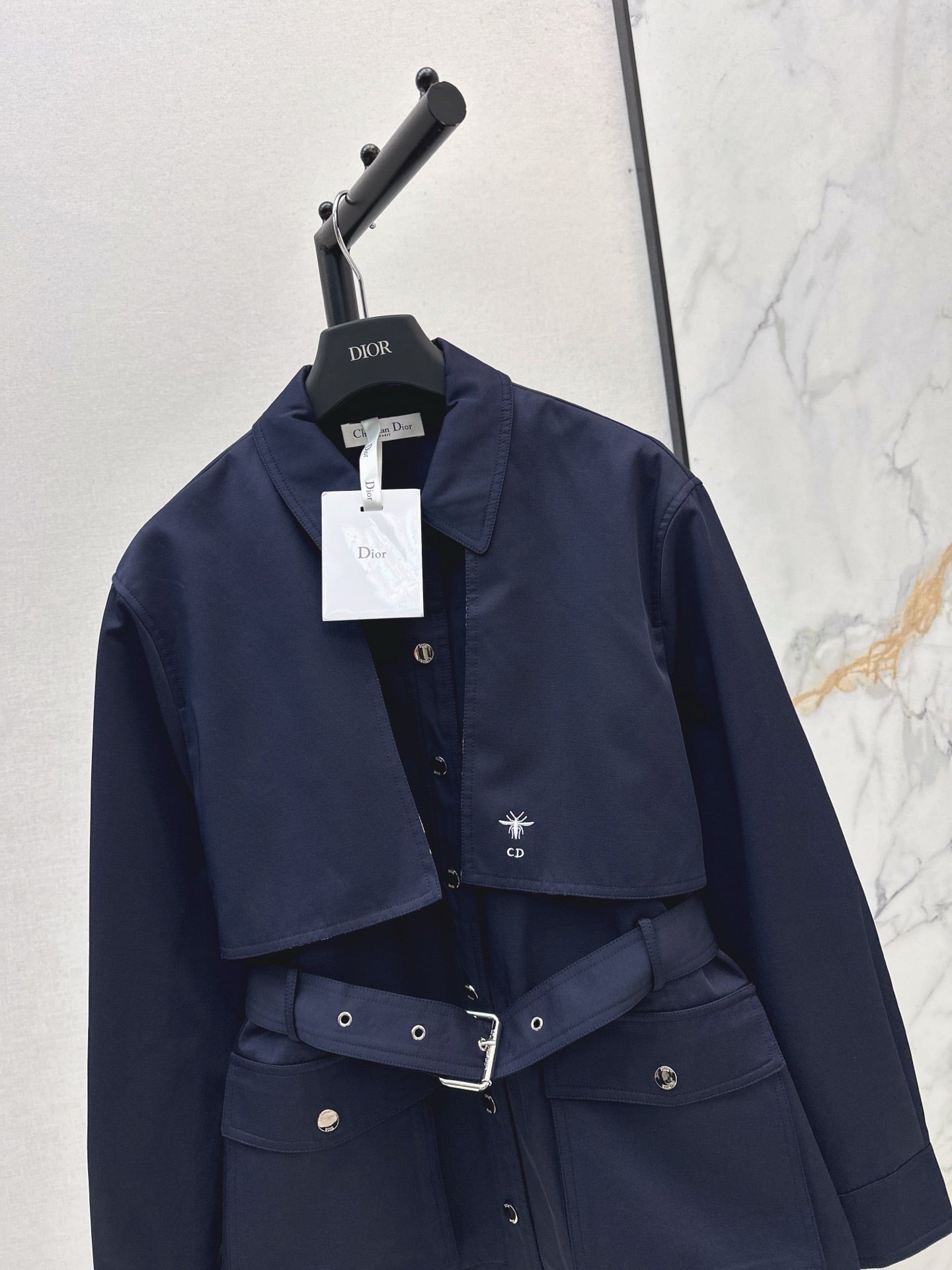 Di 25 Embroidered bee waist cinching jacket(KHAKI/NAVY)