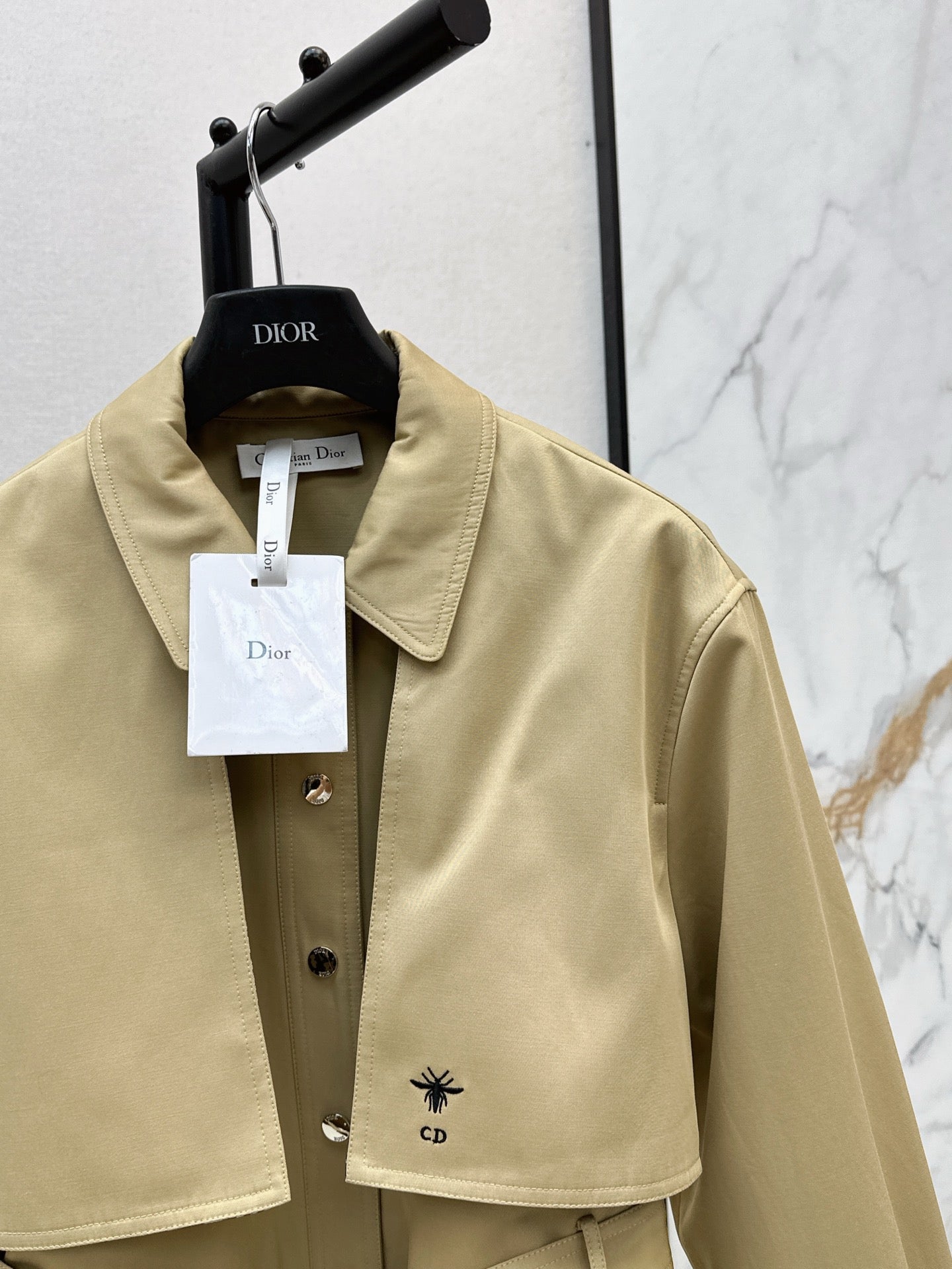 Di 25 Embroidered bee waist cinching jacket(KHAKI/NAVY)