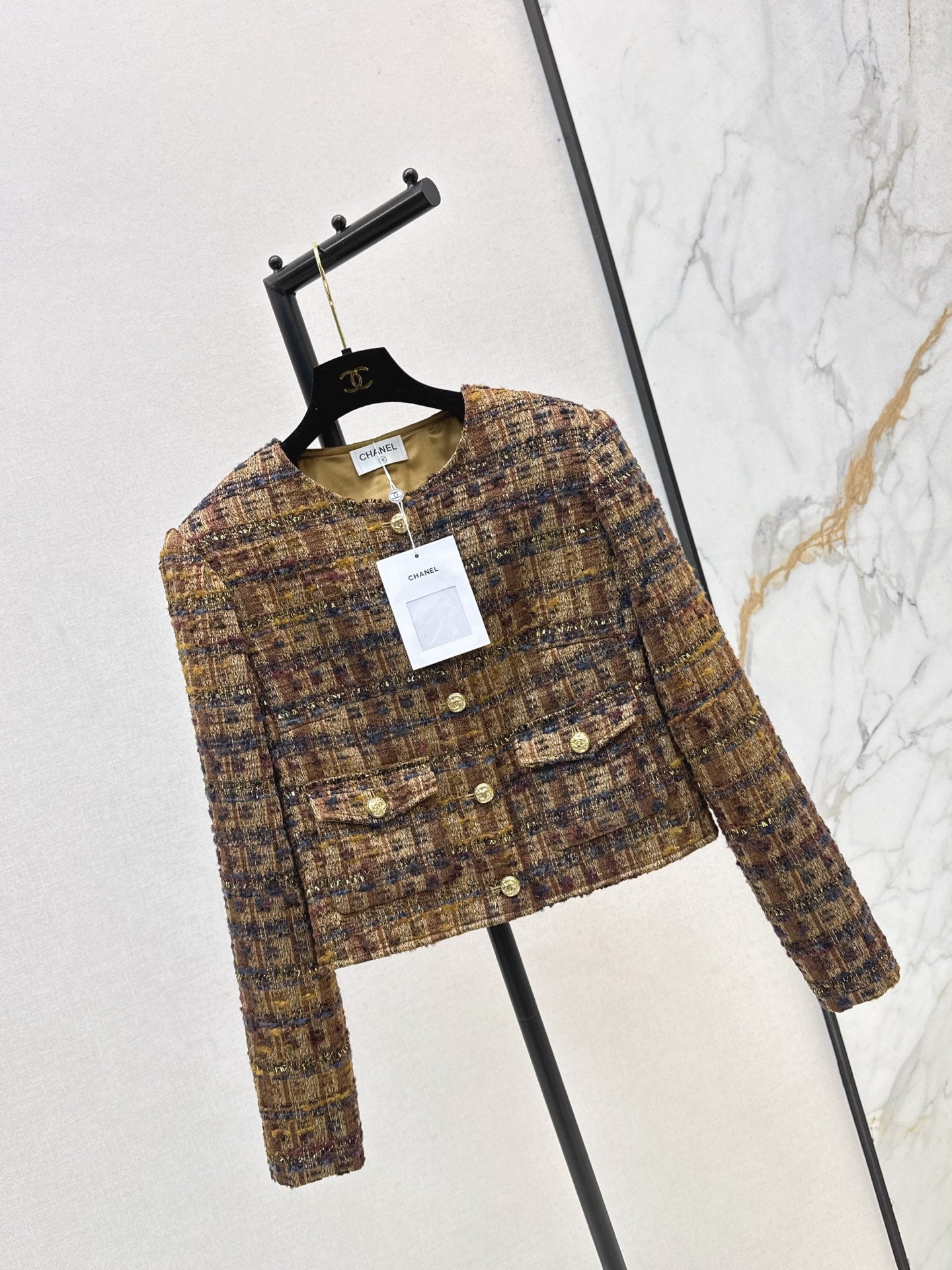 C 25 New woven jacket with border design