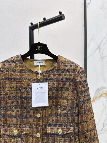 C 25 New woven jacket with border design