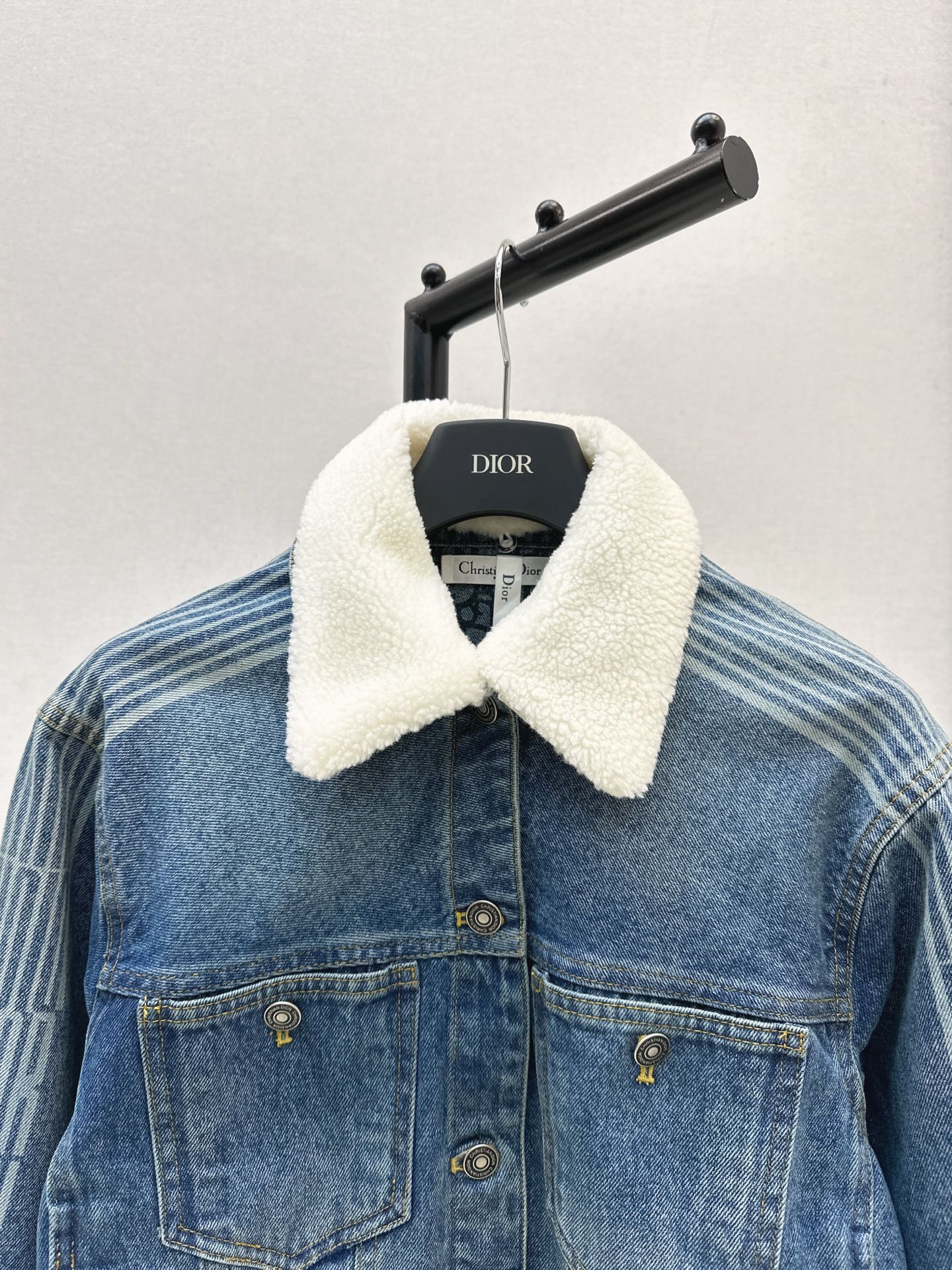 Di 25 Plush collar lined denim jacket