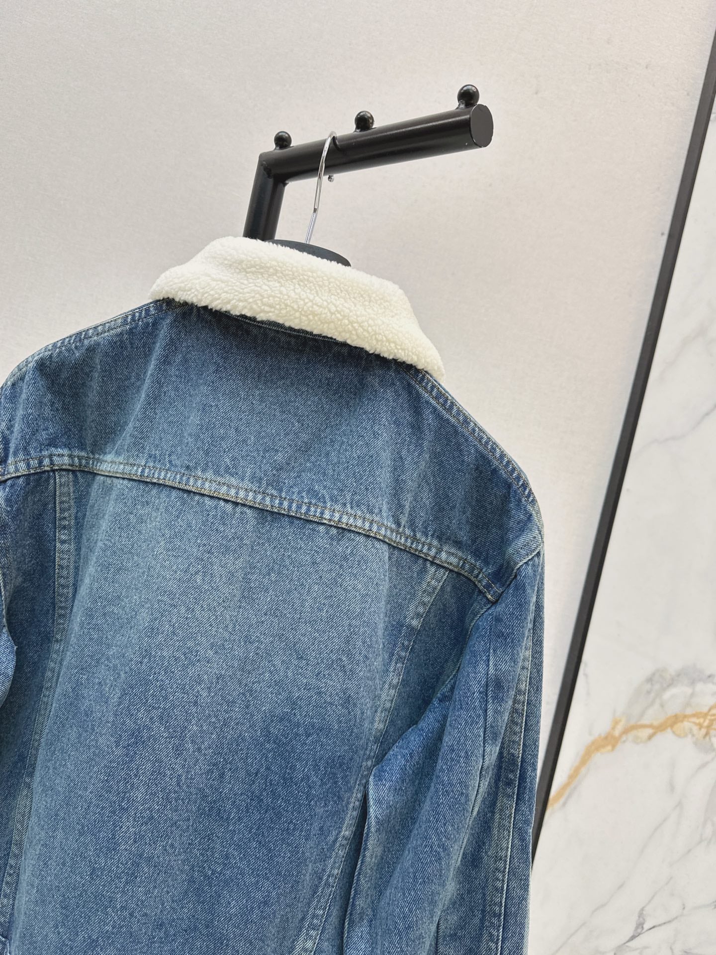 Di 25 Plush collar lined denim jacket