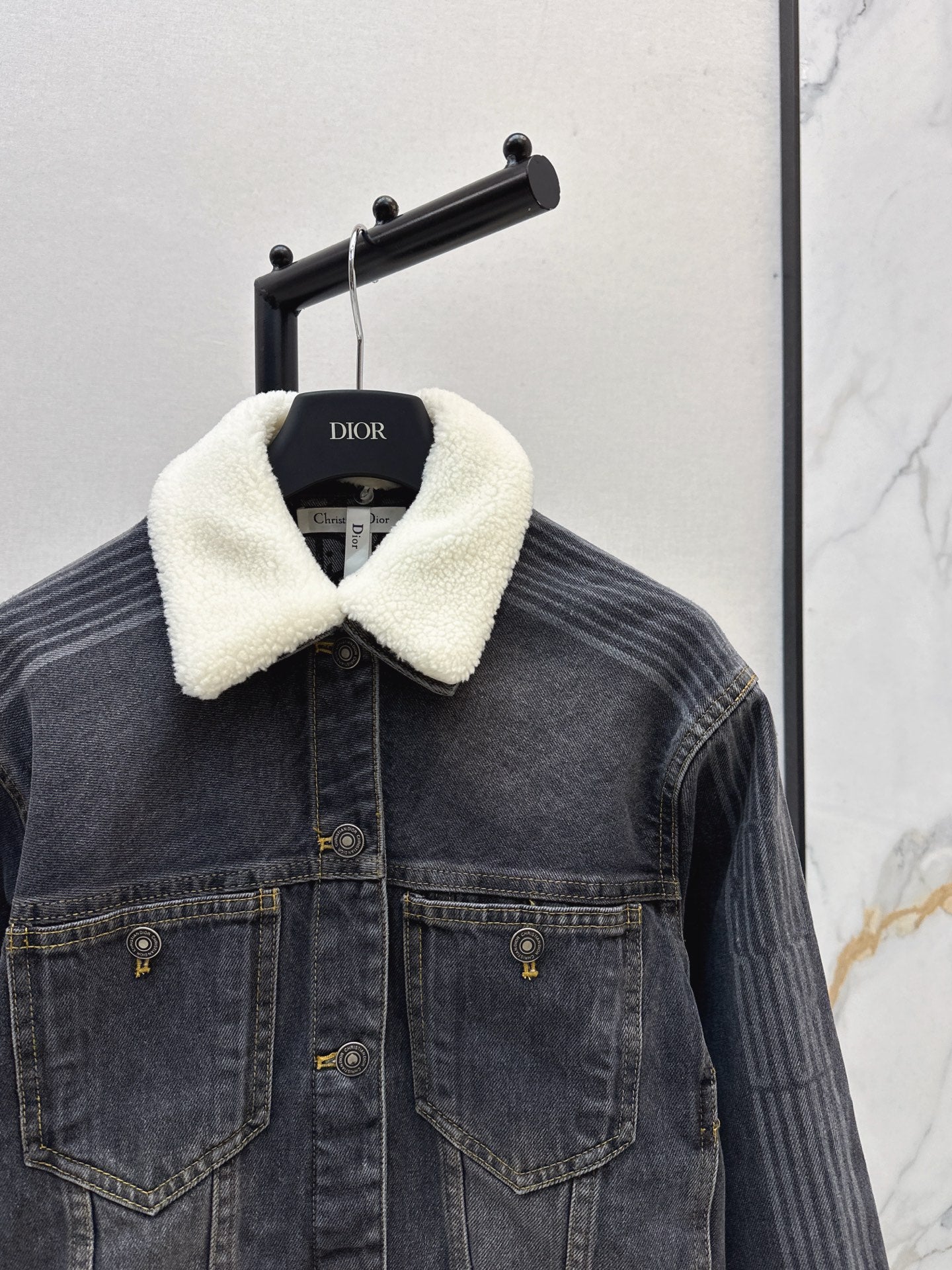 Di 25 Plush collar lined denim jacket
