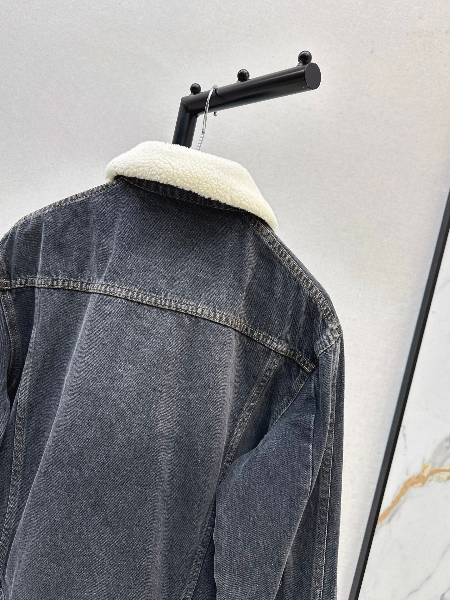 Di 25 Plush collar lined denim jacket