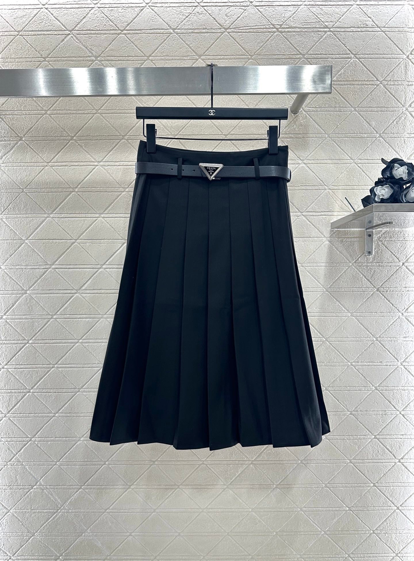 Pr 25 Belted midi pleated skirt