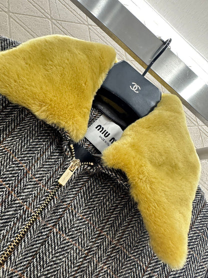Mi 25 Wool jacket with detachable fur collar