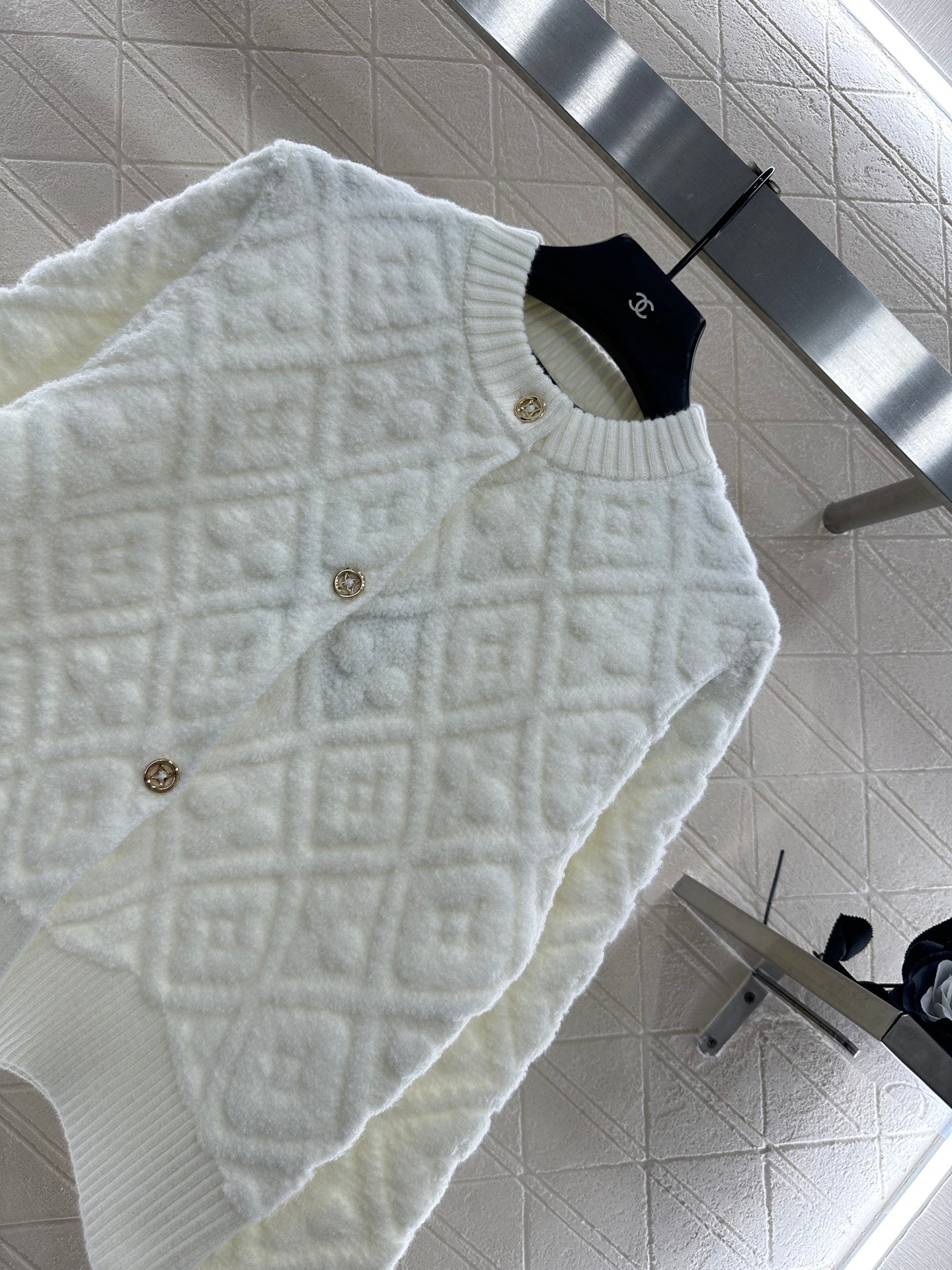 L 25 jacquard logo wool and cashmere cardigan