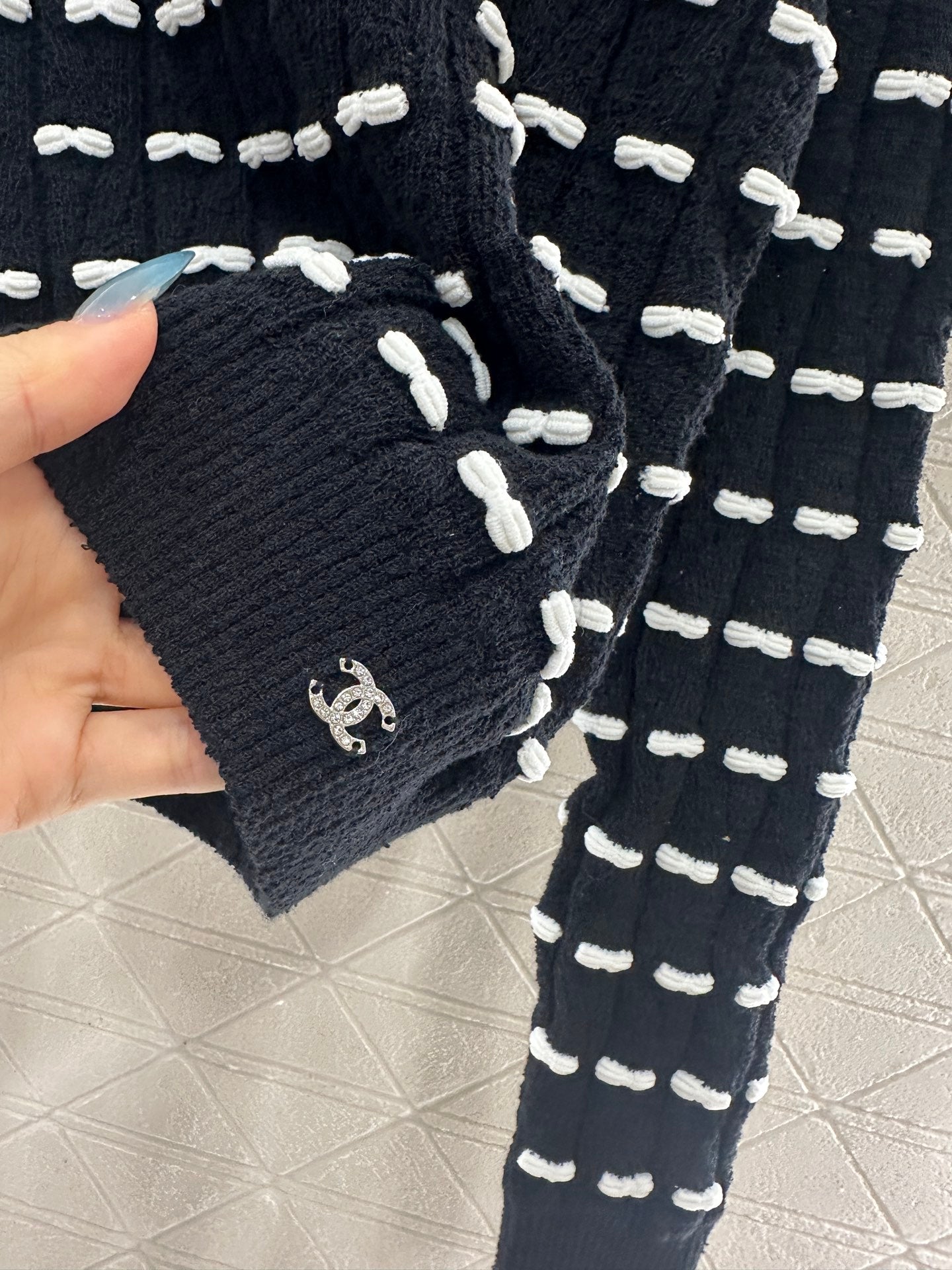 C 25 Bow Knitted Wool sweater