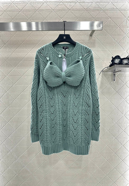 C 25 Bow-knitted wool skirt and sweater