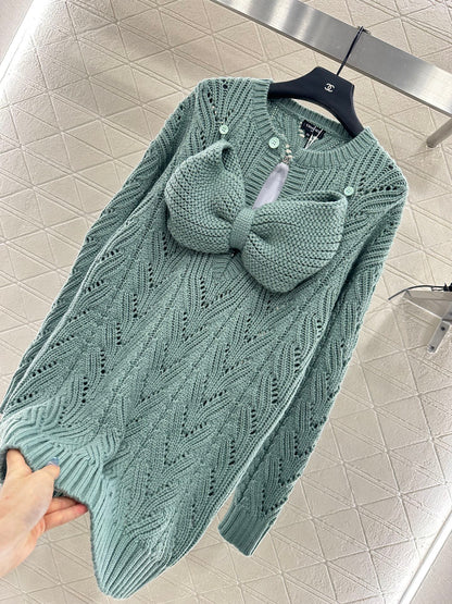 C 25 Bow-knitted wool skirt and sweater
