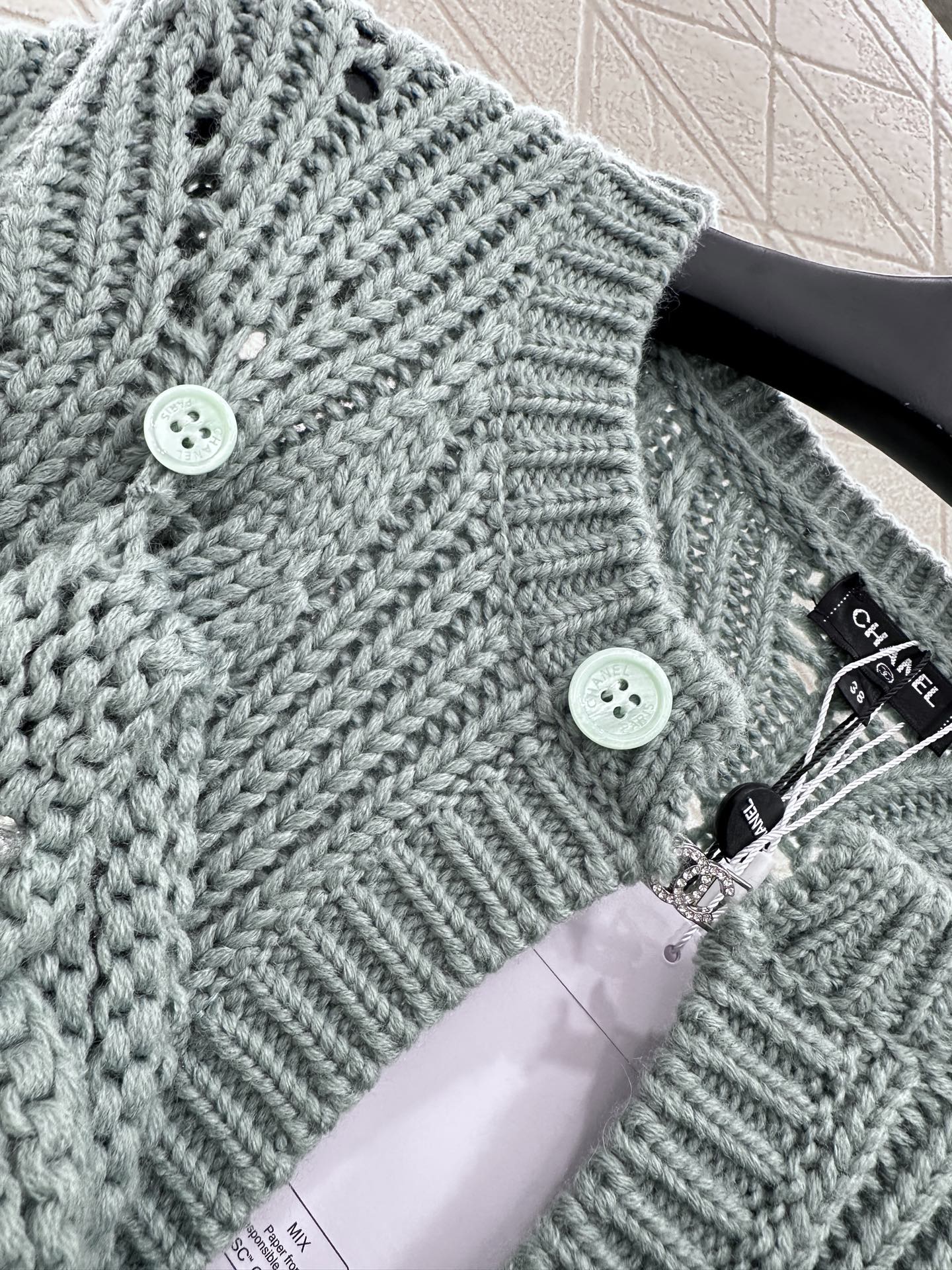 C 25 Bow-knitted wool skirt and sweater