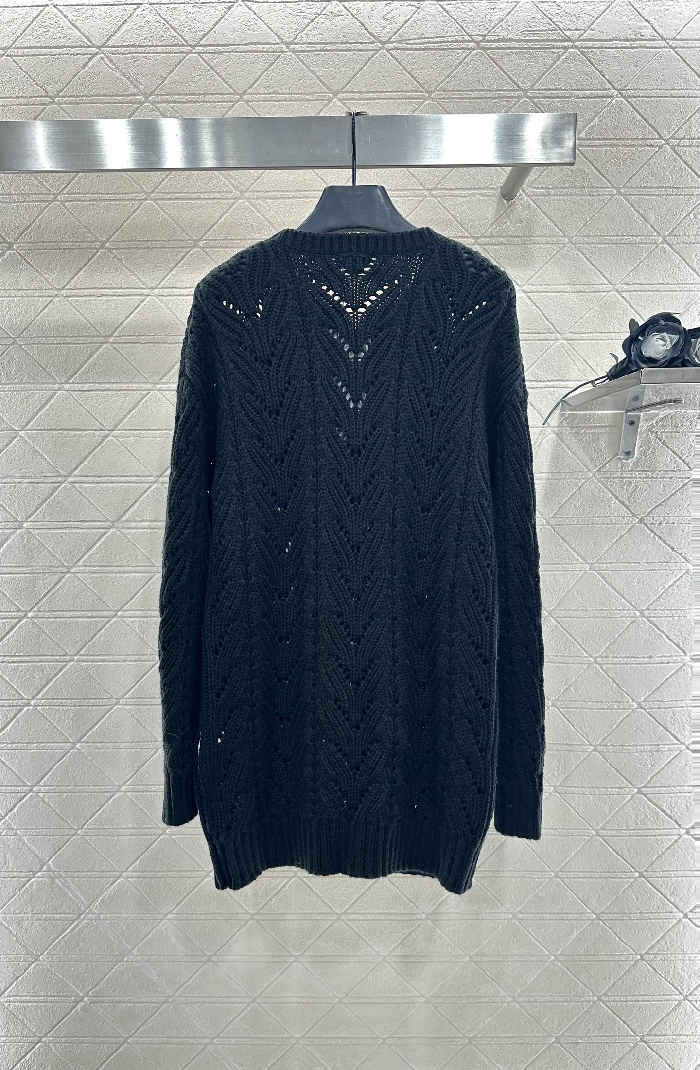 C 25 Bow-knitted wool skirt and sweater