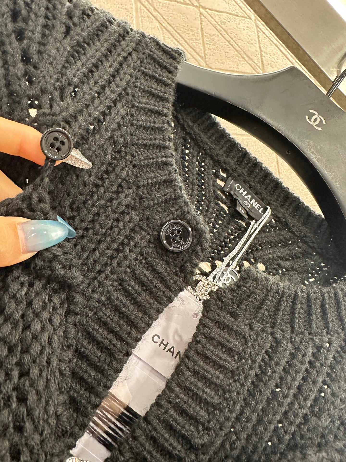 C 25 Bow-knitted wool skirt and sweater