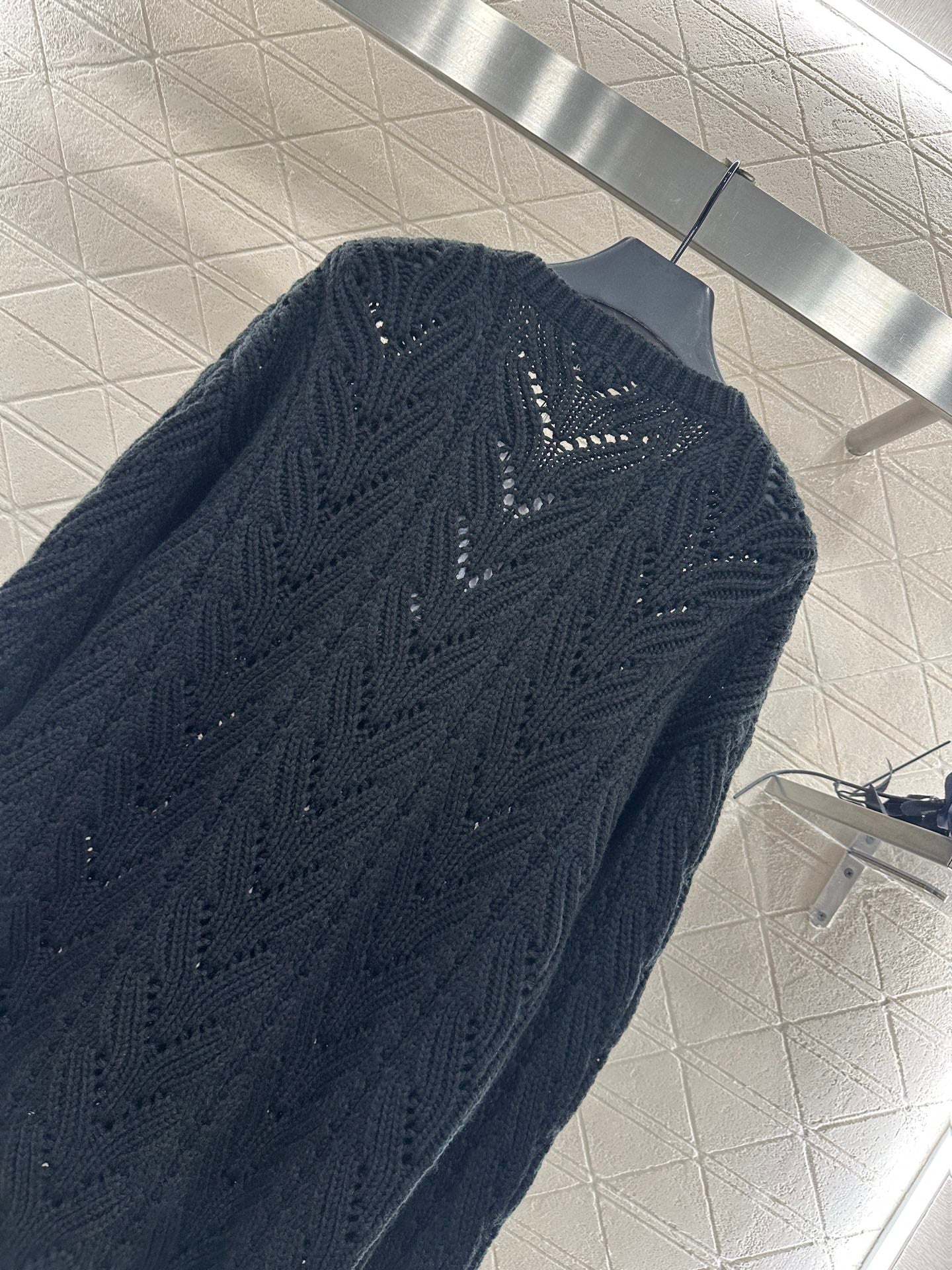 C 25 Bow-knitted wool skirt and sweater