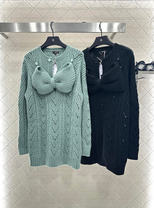 C 25 Bow-knitted wool skirt and sweater